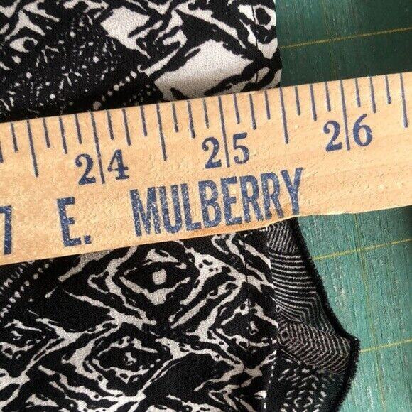 NY Collection Black White Print Ruffle V Neck Blouse Top Medium Short Sleeve - Picture 7 of 7